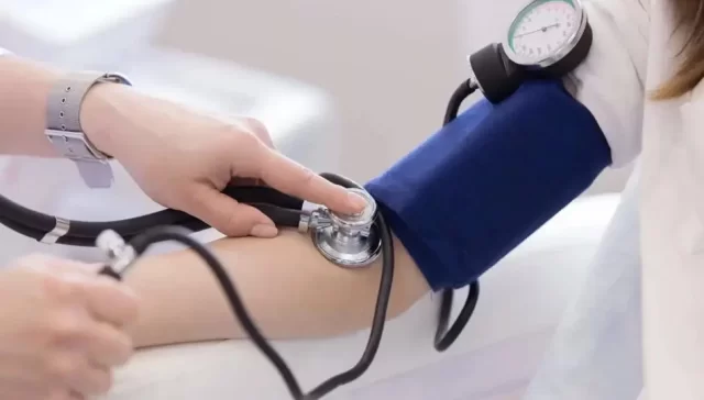 فشار خون چیست و چگونه آن را کنترل کنیم؟